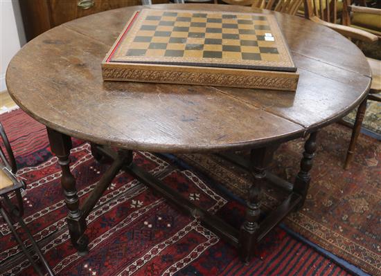 An 18th century oak gateleg table W.130cm